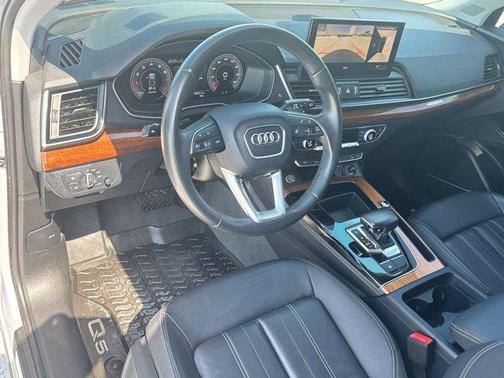 Florett Silver Metallic 2023 Audi Q5 45 S line Premium Plus