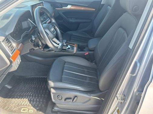 Florett Silver Metallic 2023 Audi Q5 45 S line Premium Plus