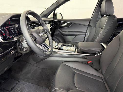 2025 Audi Q7 55 Premium Plus