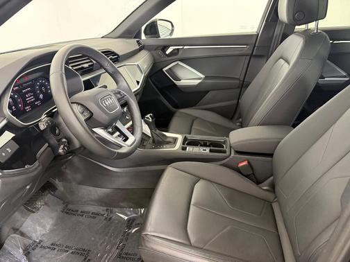 2025 Audi Q3 Premium 45 TFSI S line quattro Tiptronic