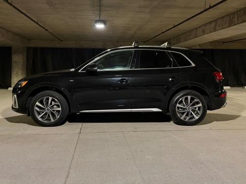 Mythos Black Metallic 2023 Audi Q5 45 S line Premium Plus