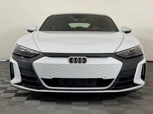 Suzuka Gray Metallic 2023 Audi e-tron GT Premium Plus quattro