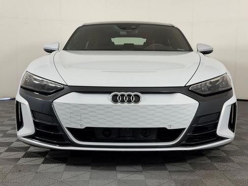 Suzuka Gray Metallic 2023 Audi e-tron GT Premium Plus quattro