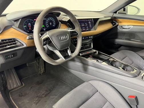 Suzuka Gray Metallic 2023 Audi e-tron GT Premium Plus quattro