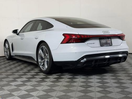 Suzuka Gray Metallic 2023 Audi e-tron GT Premium Plus quattro