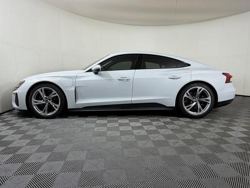 Suzuka Gray Metallic 2023 Audi e-tron GT Premium Plus quattro