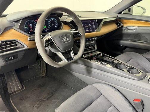 Suzuka Gray Metallic 2023 Audi e-tron GT Premium Plus quattro