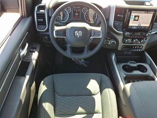 Diamond Black Crystal Pearl-Coat Exterior Paint 2027 RAM 1500 Big Horn/Lone Star