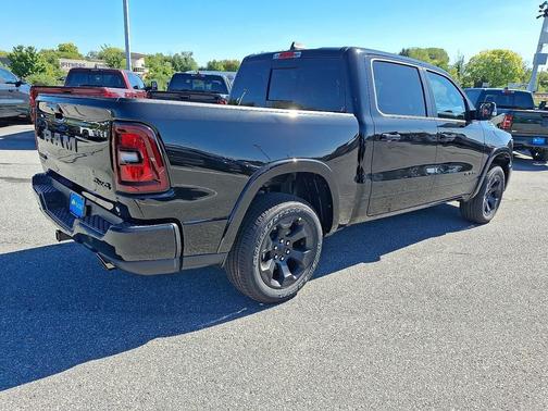 Diamond Black Crystal Pearl-Coat Exterior Paint 2027 RAM 1500 Big Horn/Lone Star