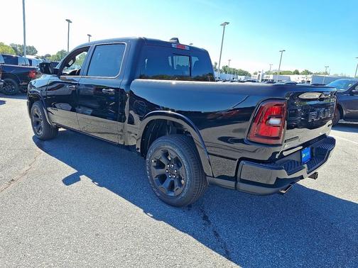 Diamond Black Crystal Pearl-Coat Exterior Paint 2027 RAM 1500 Big Horn/Lone Star