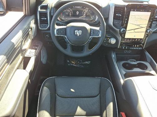 Diamond Black Crystal Pearl-Coat Exterior Paint 2027 RAM 1500 Laramie