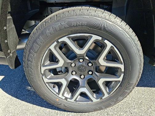 Diamond Black Crystal Pearl-Coat Exterior Paint 2027 RAM 1500 Laramie