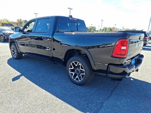 Diamond Black Crystal Pearl-Coat Exterior Paint 2027 RAM 1500 Laramie