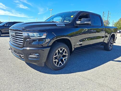 Diamond Black Crystal Pearl-Coat Exterior Paint 2027 RAM 1500 Laramie