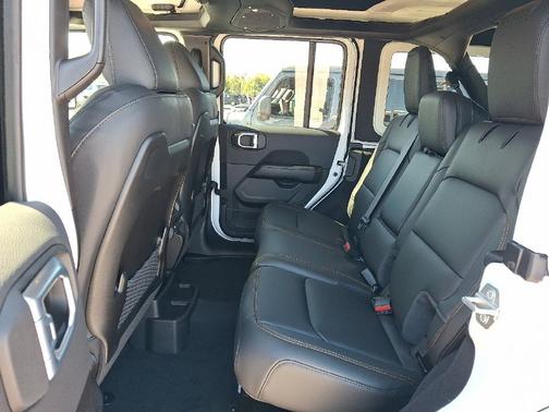 Bright White Clear-Coat Paint 2027 Jeep Wrangler Sahara