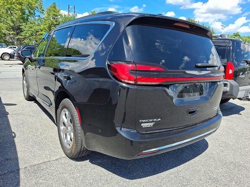 Black 2022 Chrysler Pacifica Limited