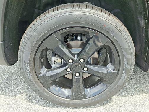 Baltic Gray Metallic Clear-Coat Exterior Paint 2026 Jeep Grand Cherokee Limited