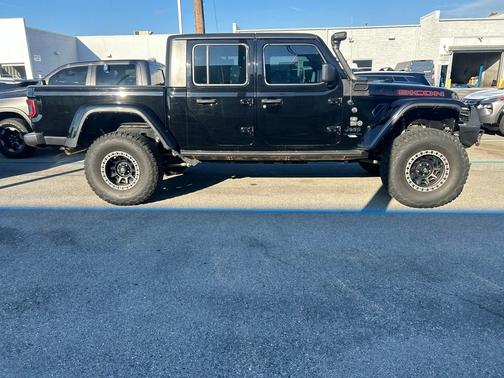 Black 2021 Jeep Gladiator Sport