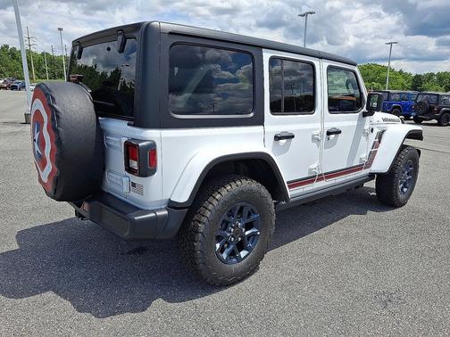 Bright White Clearcoat 2026 Jeep Wrangler