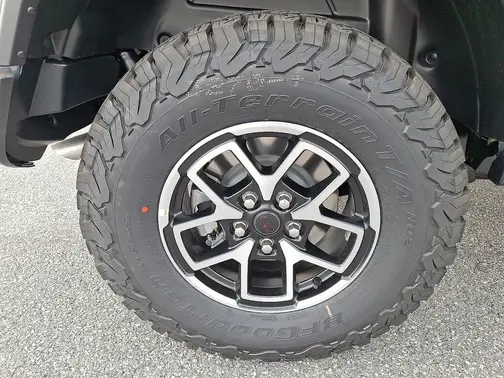 Anvil Clear-Coat Exterior Paint 2026 Jeep Wrangler Rubicon