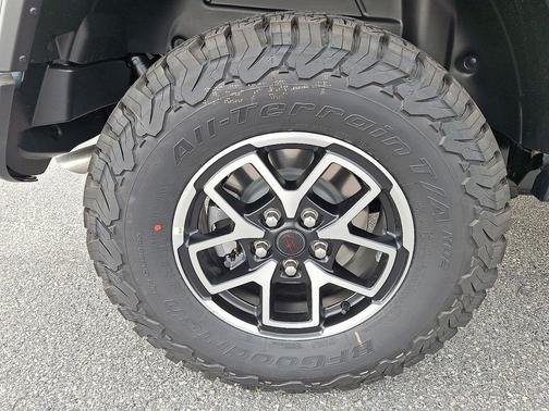 Anvil Clear-Coat Exterior Paint 2026 Jeep Wrangler Rubicon