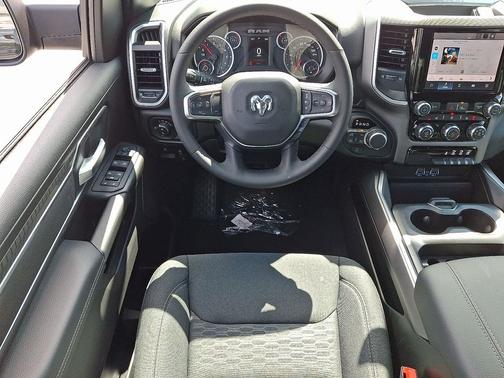 Diamond Black Crystal Pearl-Coat Exterior Paint 2026 RAM 1500 Big Horn/Lone Star