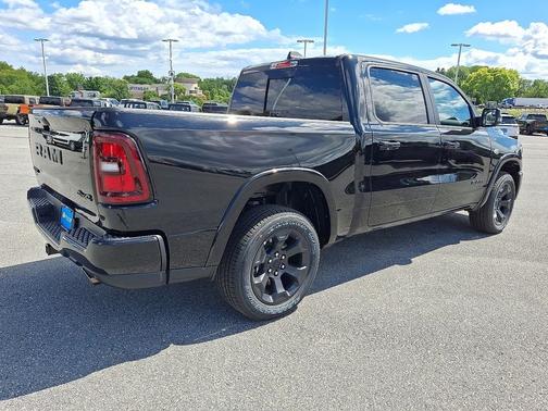 Diamond Black Crystal Pearl-Coat Exterior Paint 2026 RAM 1500 Big Horn/Lone Star