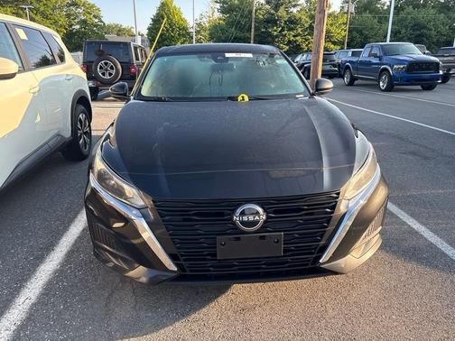 Black 2023 Nissan Altima 2.5 SV