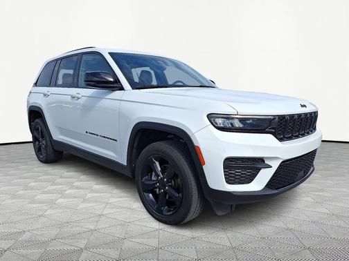 White 2023 Jeep Grand Cherokee Altitude X