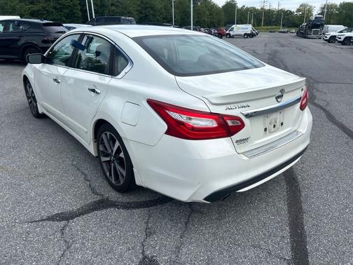 White 2016 Nissan Altima 2.5 SR
