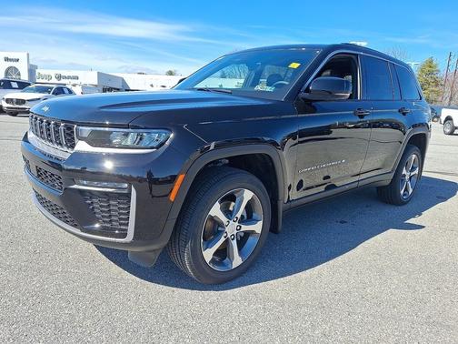 Diamond Black Crystal Pearl-Coat Exterior Paint 2026 Jeep Grand Cherokee Limited