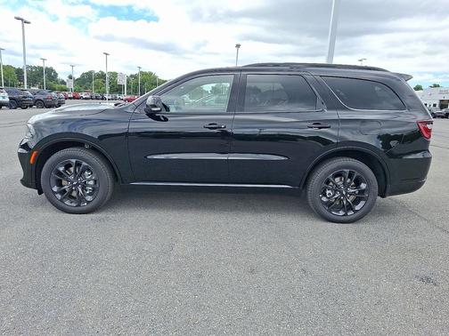 Diamond Black Clear-Coat Exterior Paint 2026 Dodge Durango GT
