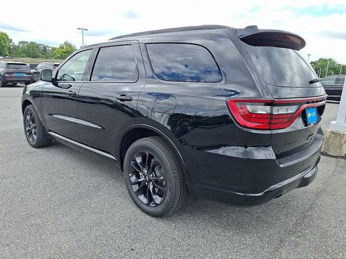 Diamond Black Clear-Coat Exterior Paint 2026 Dodge Durango GT