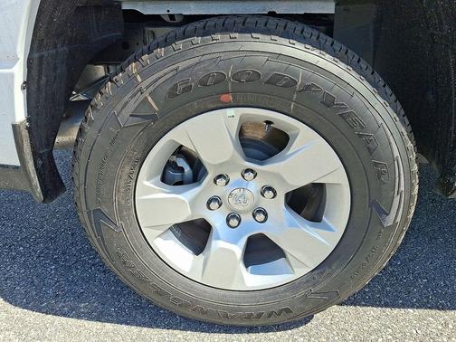 Bright White Clear-Coat Exterior Paint 2026 RAM 1500