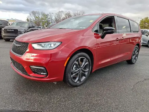 Red Hot Pearl-Coat Exterior Paint 2026 Chrysler Pacifica Select