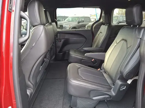 Red Hot Pearl-Coat Exterior Paint 2026 Chrysler Pacifica Select