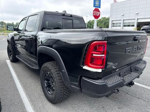 Diamond Black Crystal Pearl-Coat Exterior Paint 2026 RAM 1500 RHO