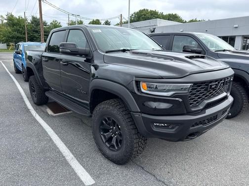 Diamond Black Crystal Pearl-Coat Exterior Paint 2026 RAM 1500 RHO