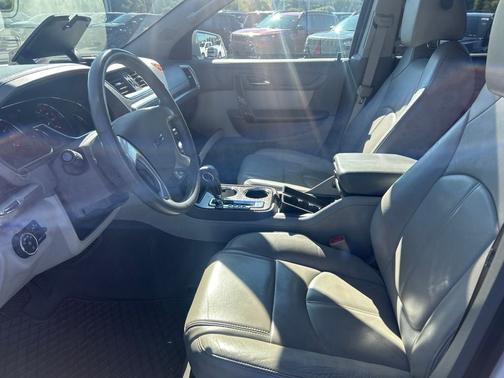White 2016 GMC Acadia SLT-1