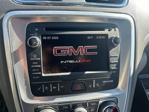 White 2016 GMC Acadia SLT-1