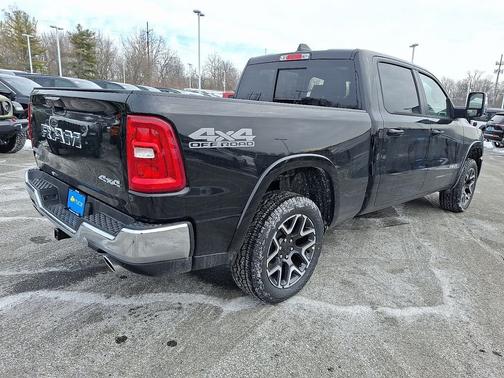 Diamond Black Crystal Pearl-Coat Exterior Paint 2026 RAM 1500 Laramie