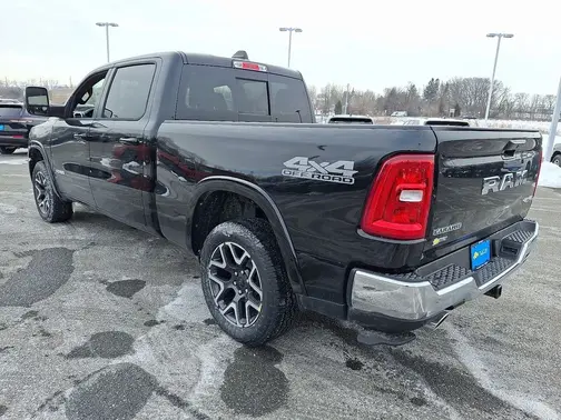 Diamond Black Crystal Pearl-Coat Exterior Paint 2026 RAM 1500 Laramie