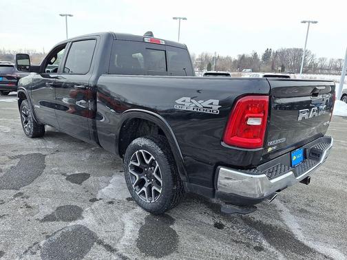 Diamond Black Crystal Pearl-Coat Exterior Paint 2026 RAM 1500 Laramie