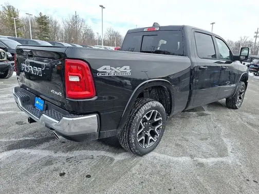 Diamond Black Crystal Pearl-Coat Exterior Paint 2026 RAM 1500 Laramie