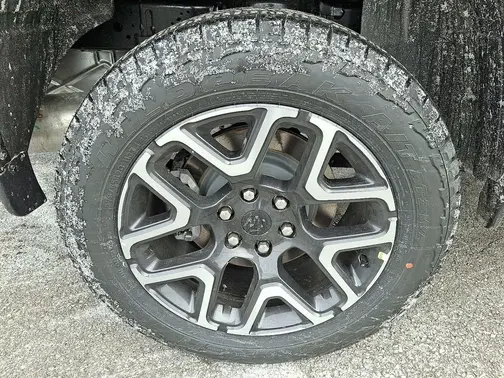 Diamond Black Crystal Pearl-Coat Exterior Paint 2026 RAM 1500 Laramie