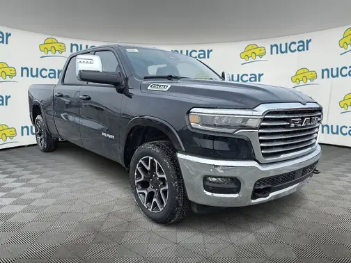 Diamond Black Crystal Pearl-Coat Exterior Paint 2026 RAM 1500 Laramie