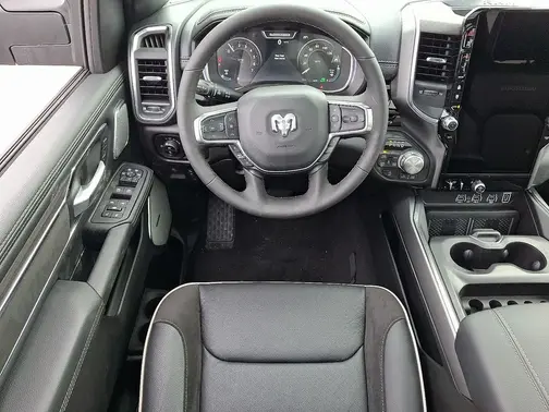 Diamond Black Crystal Pearl-Coat Exterior Paint 2026 RAM 1500 Laramie