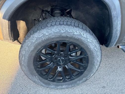 Brown 2024 GMC Canyon AT4