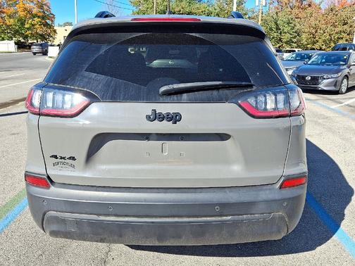 Gray 2023 Jeep Cherokee Altitude