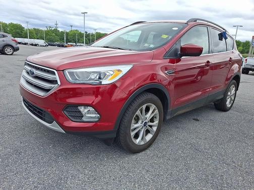 Red 2017 Ford Escape SE